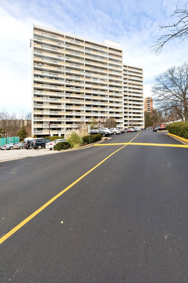Foto del edificio - Amazing Opportunity to Rent this well Main...