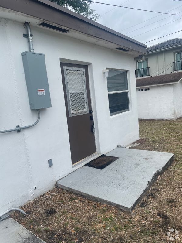 Building Photo - 809 NW 15th Ter