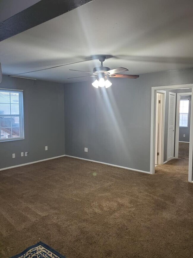 dinning area - 503 W Estes Ave