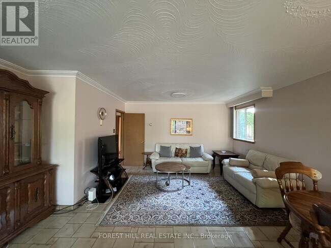 Building Photo - 444 Longmore St