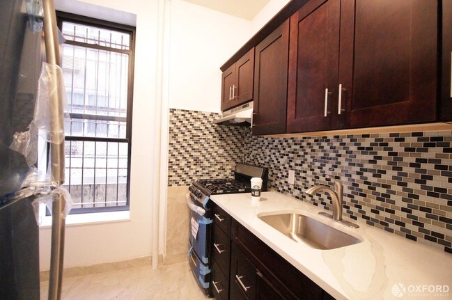 Building Photo - 368 W 52nd St