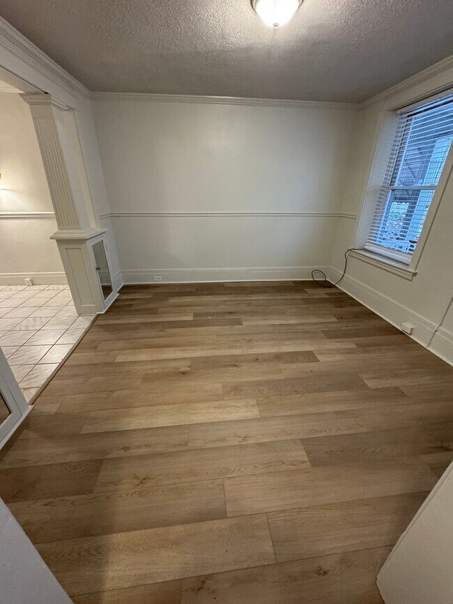 Foto del edificio - Beautiful 5 bedroom Home within Walking Di...