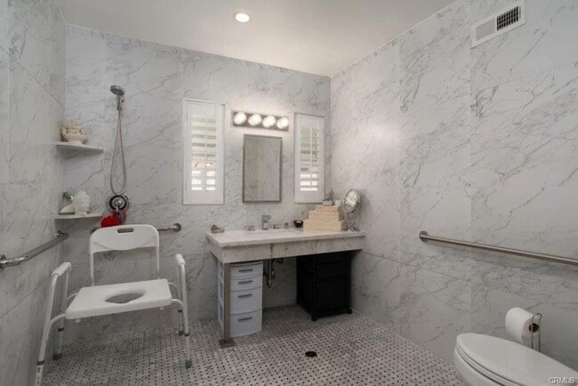 Building Photo - 7001 Van Noord Ave