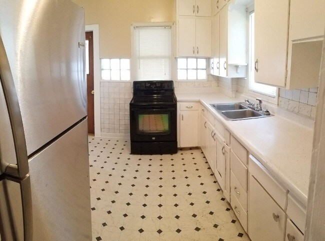 Foto del edificio - 817 W 1st St