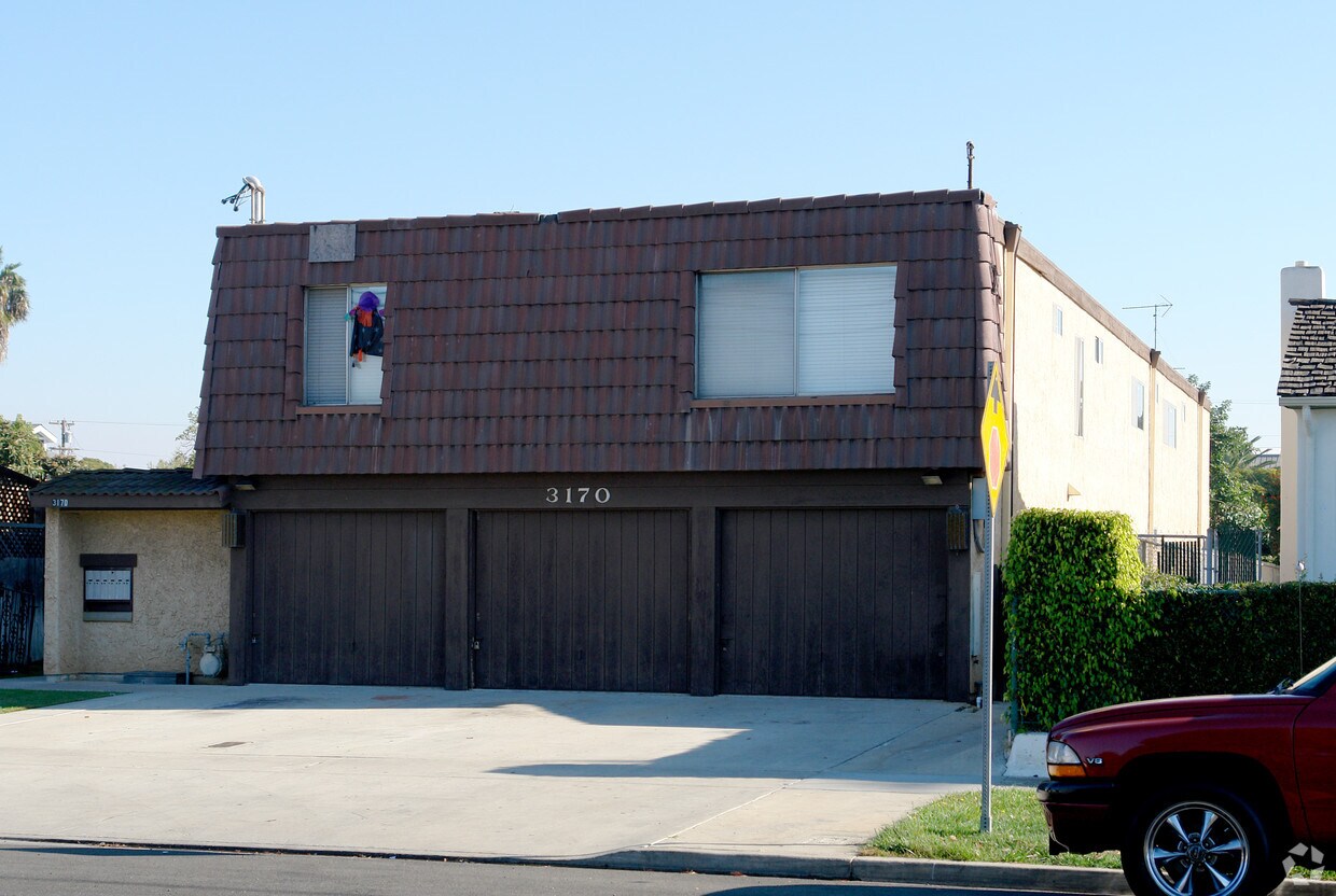 Building Photo - 3170 Roosevelt St