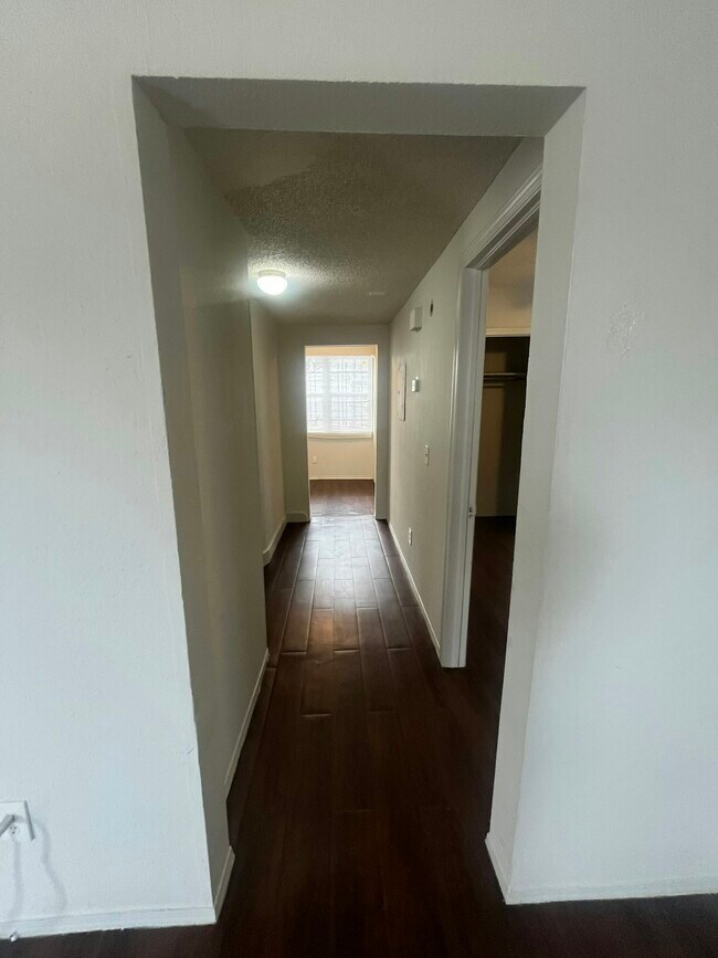 Foto del edificio - 907 N Indiana Ave