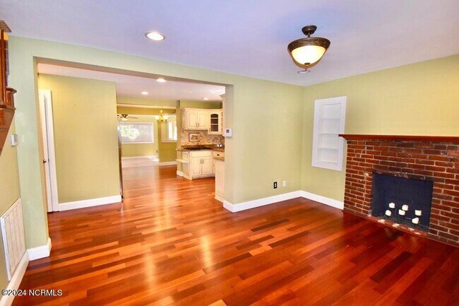 Building Photo - 835 N Ashe St