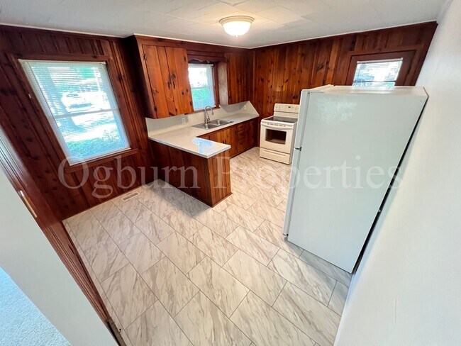 Building Photo - 185 Euclid St-2BR/1BA-WFU/Polo Rd Area HOM...