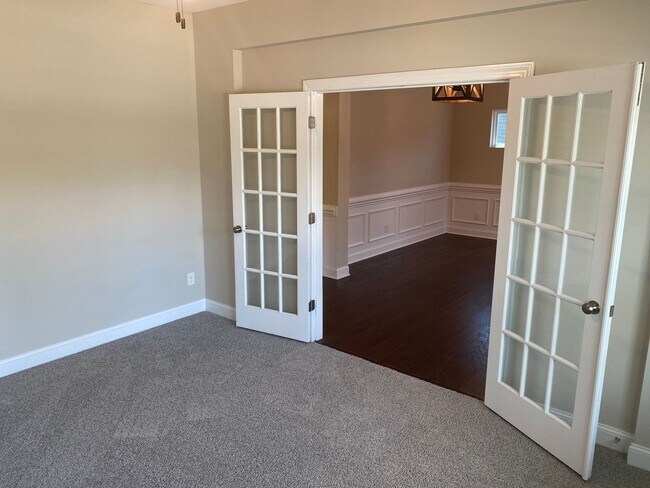 Building Photo - Spacious two story home in the desirable W...
