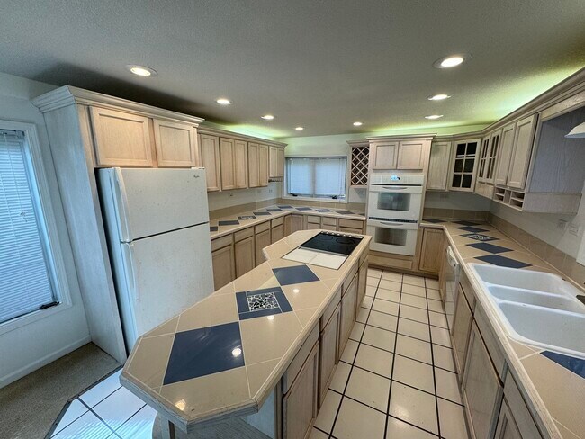 Foto del edificio - 542 S Woodland Dr