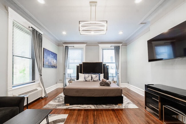 Building Photo - 68 E Cedar St