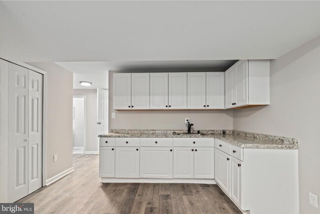 Foto del edificio - 328 Moseby Ct