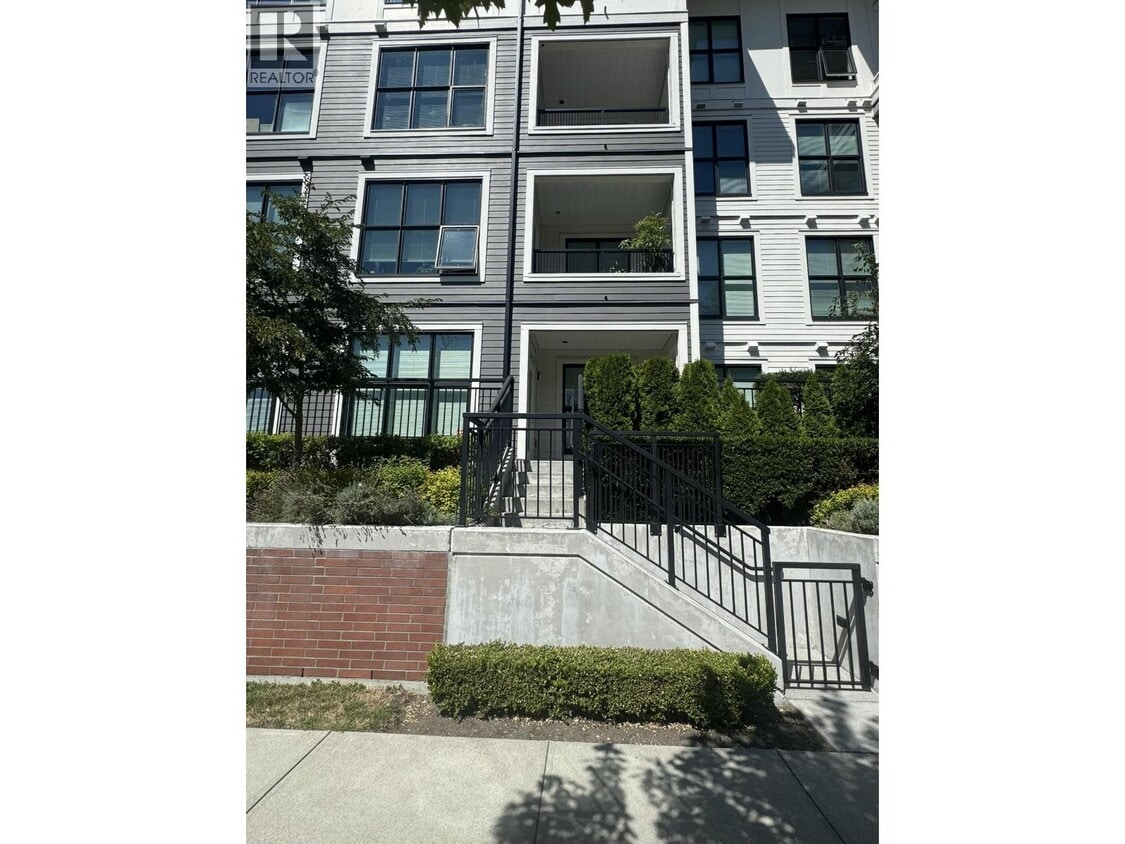 Primary Photo - 9551-9551 Alexandra Rd