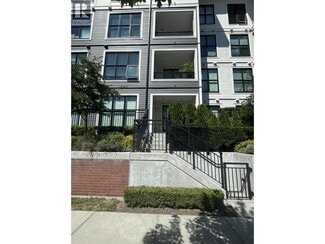 Building Photo - 9551-9551 Alexandra Rd