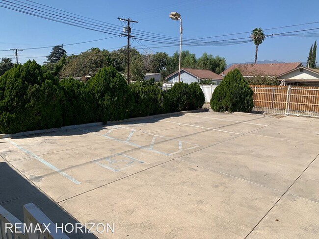 Building Photo - 3 br, 1 bath House - 741 E. Holt Blvd
