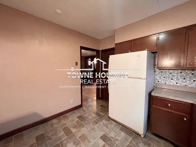 Building Photo - 418 Colvin Ave
