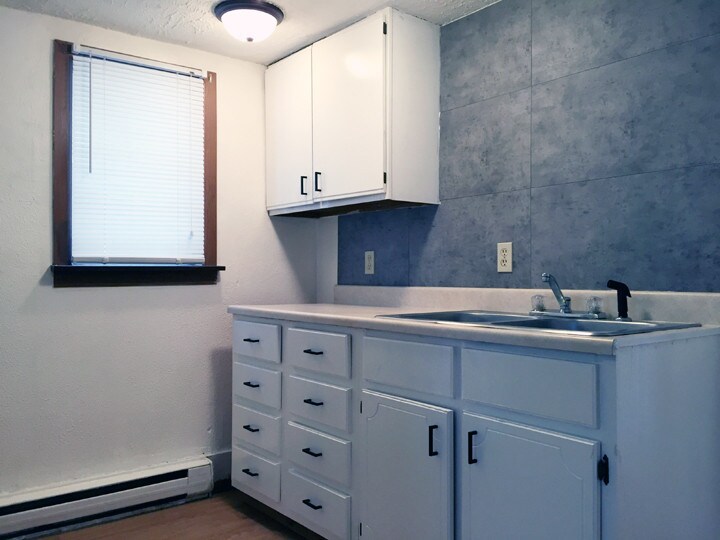 kitchen - 520 W Edwards st