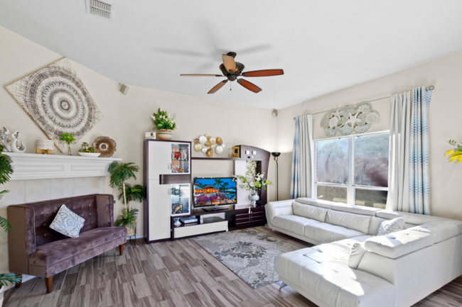 Building Photo - 2697 Redcedar Dr