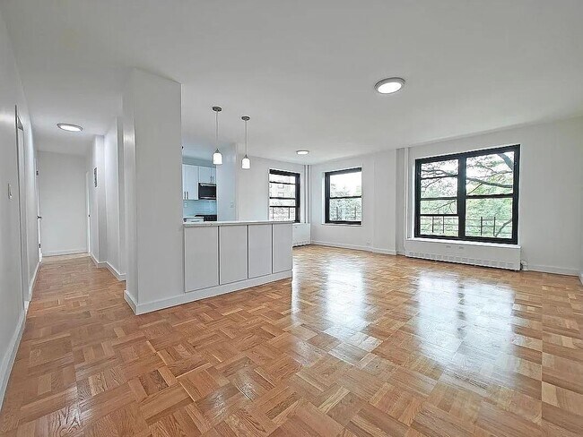 Foto del edificio - 210 Clinton Ave