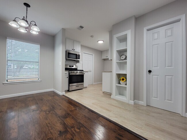 Foto del edificio - 4332 Houghton Ave