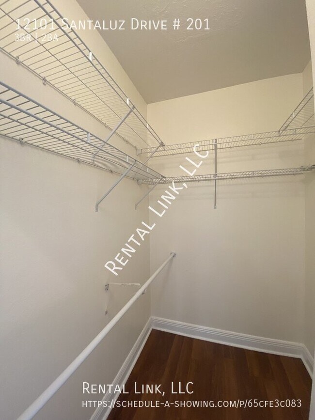 Foto del edificio - Gateway Condo For Rent