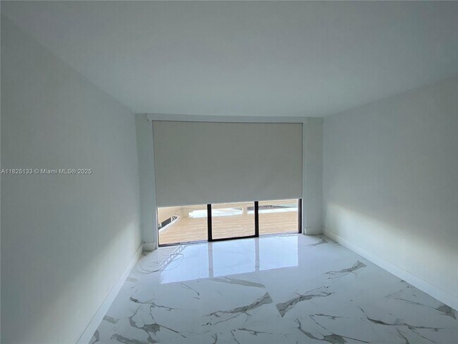 Foto del edificio - 13951 Kendale Lakes Cir