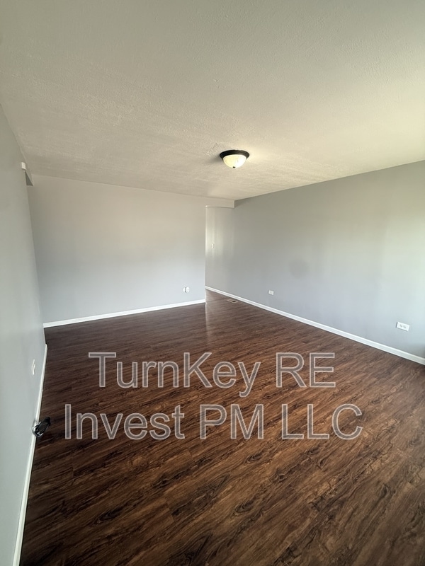 Foto del edificio - 403 Montrose Dr