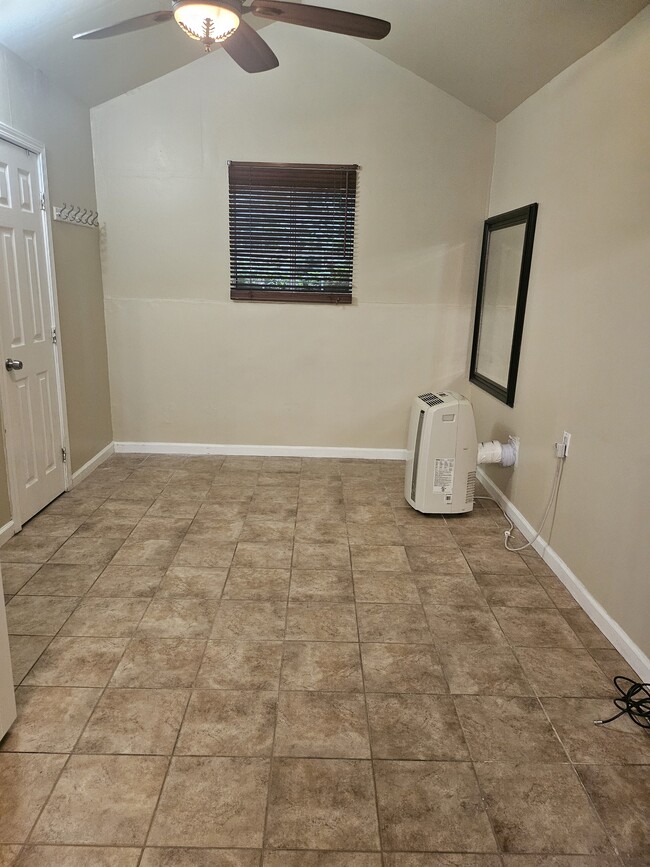 Building Photo - 24036 Gemwood Dr