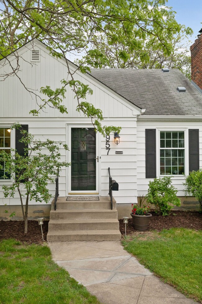 Building Photo - 3957 Ewing Ave S