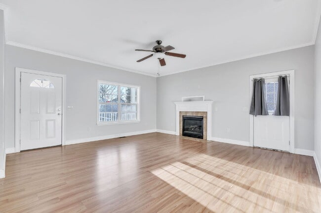 Building Photo - Beautifully 3-Bed Oasis in Travelers Rest with Granite Kitchen & Cozy Fireplace