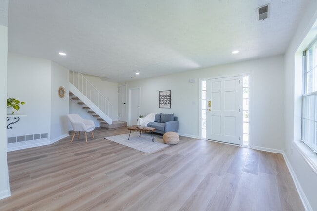 Building Photo - 3123 S Eden Dr