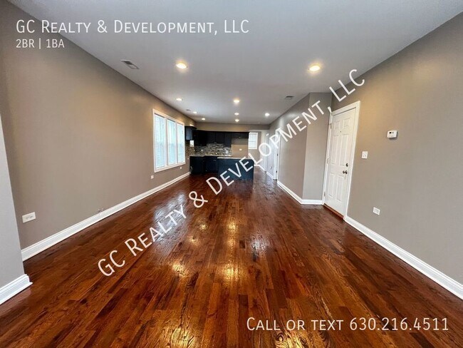 Building Photo - ***2 BDRM / CENTRAL AIR / SHARED GARAGE SP...