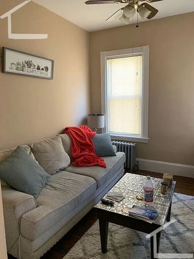 Primary Photo - Large 5 Bed 2 Bath in Roxbury
