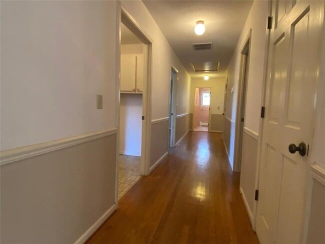 Building Photo - 1830 Winding Creek Ln SW