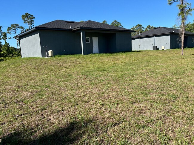 Foto del edificio - Brand New Home-GREAT LOCATION LEHIGH ACRES