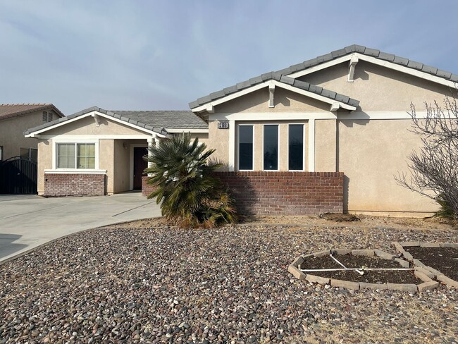 Building Photo - Home Available in Victorville!