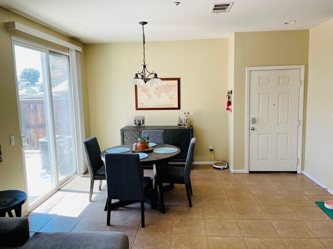 Foto del edificio - 41524 Blue Canyon Ave