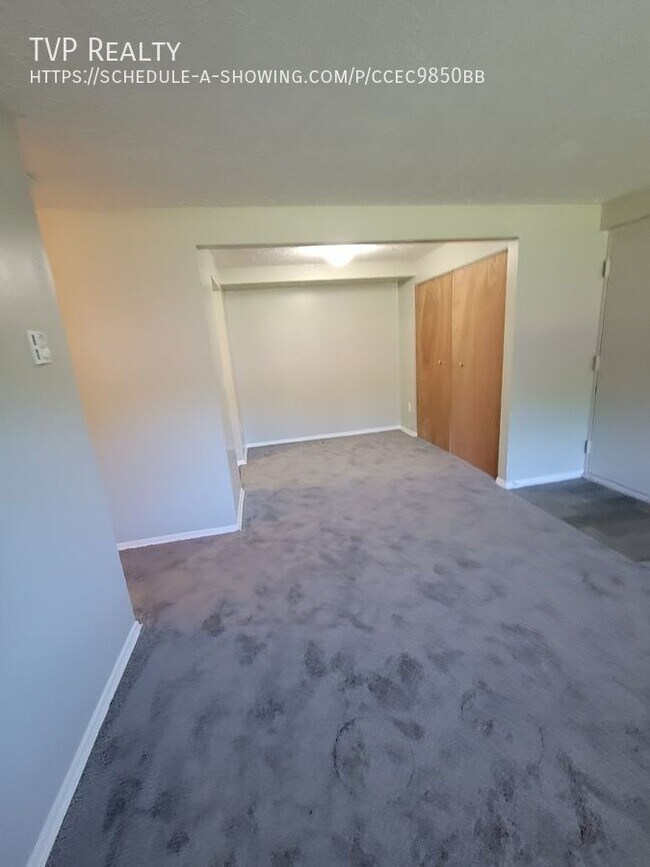 Foto del edificio - 1444 W River Rd N