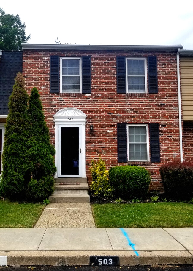 Building Photo - 503 Seminole Gdns