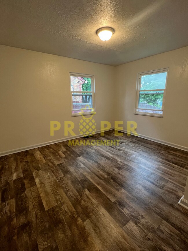Foto del edificio - 2 bedrooms 1 bathroom house