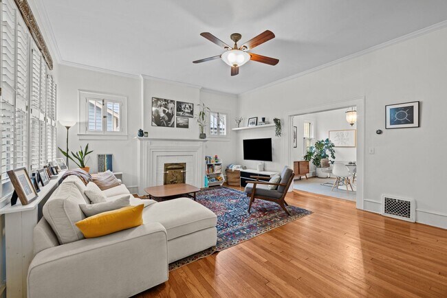 Building Photo - Vintage charm with Updated Amenities - Gor...
