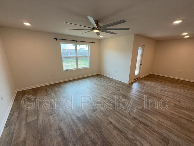 Foto del edificio - 6474 Churchill Cir
