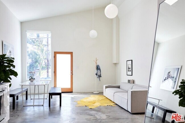 Building Photo - 2226 Echo Park Ave