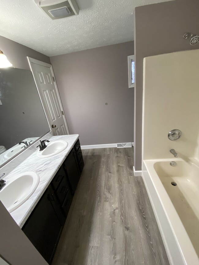 MASTER BATHROOM - 749 Howell St