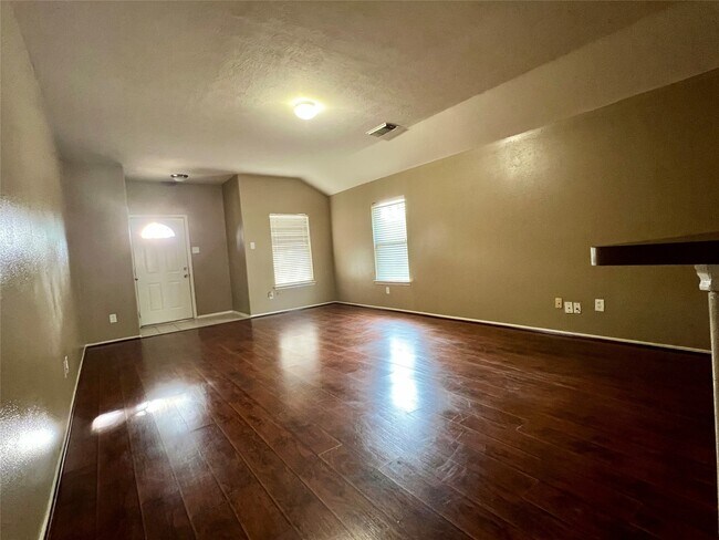 Foto del edificio - 7523 Blossommist Ln