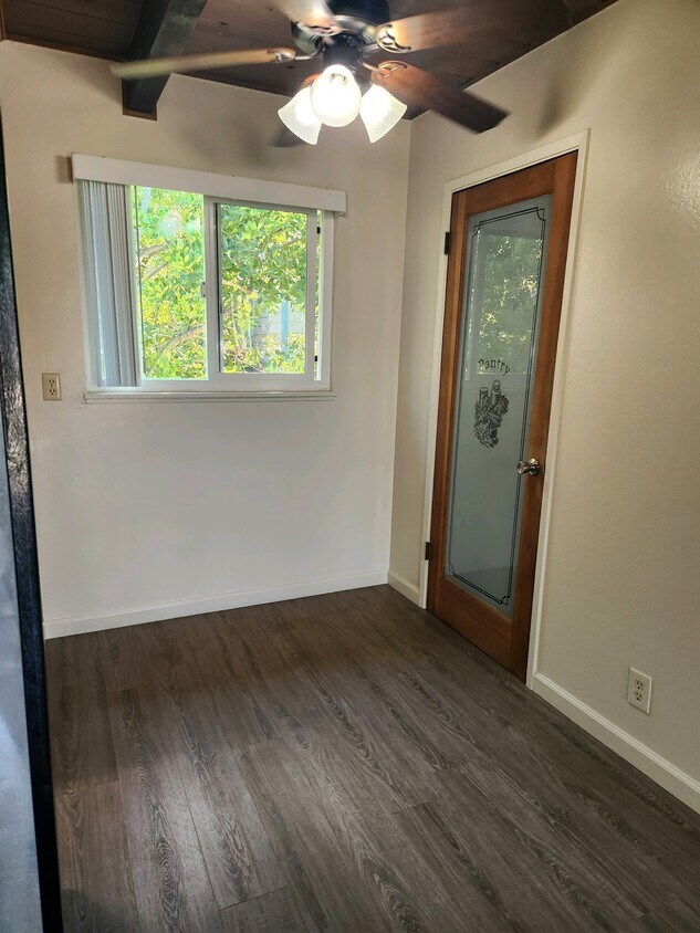 Kithen Nook con despensa - 577 Vista Ave