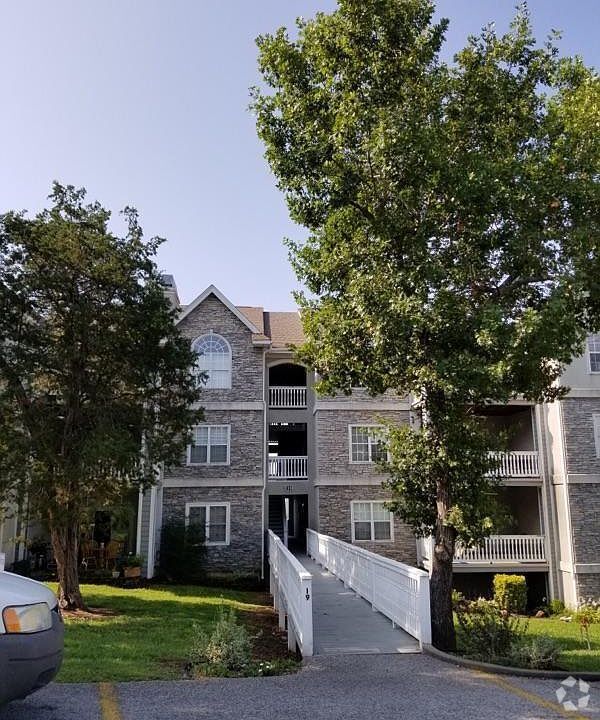 Building Photo - 310 Woodland Dr S