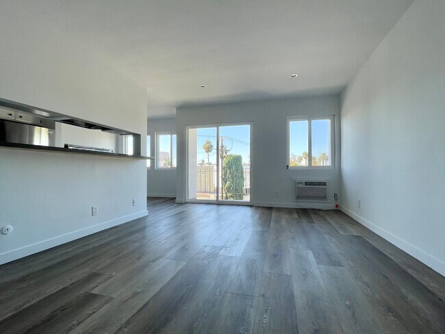 Foto del edificio - 8038 Blackburn Ave