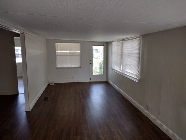 Building Photo - 7140 SE Bluebird Cir