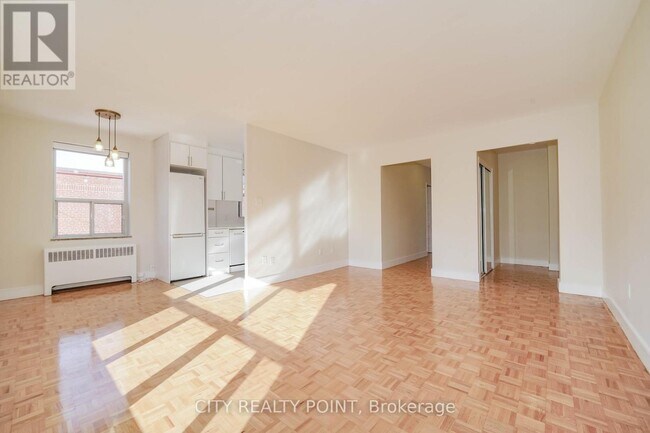 Photo du bâtiment - 1291 Bayview Ave